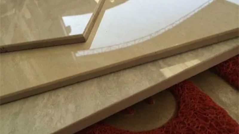 客厅瓷砖的价格受多种因素影响，主要包括以下几方面：